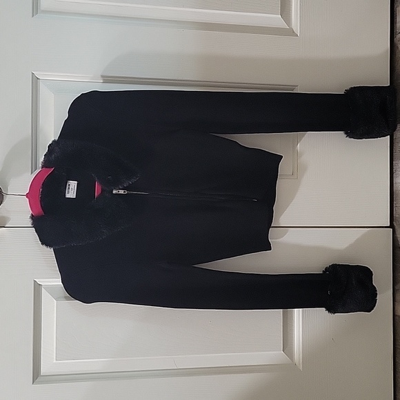 Sweater - Picture 1 of 3
